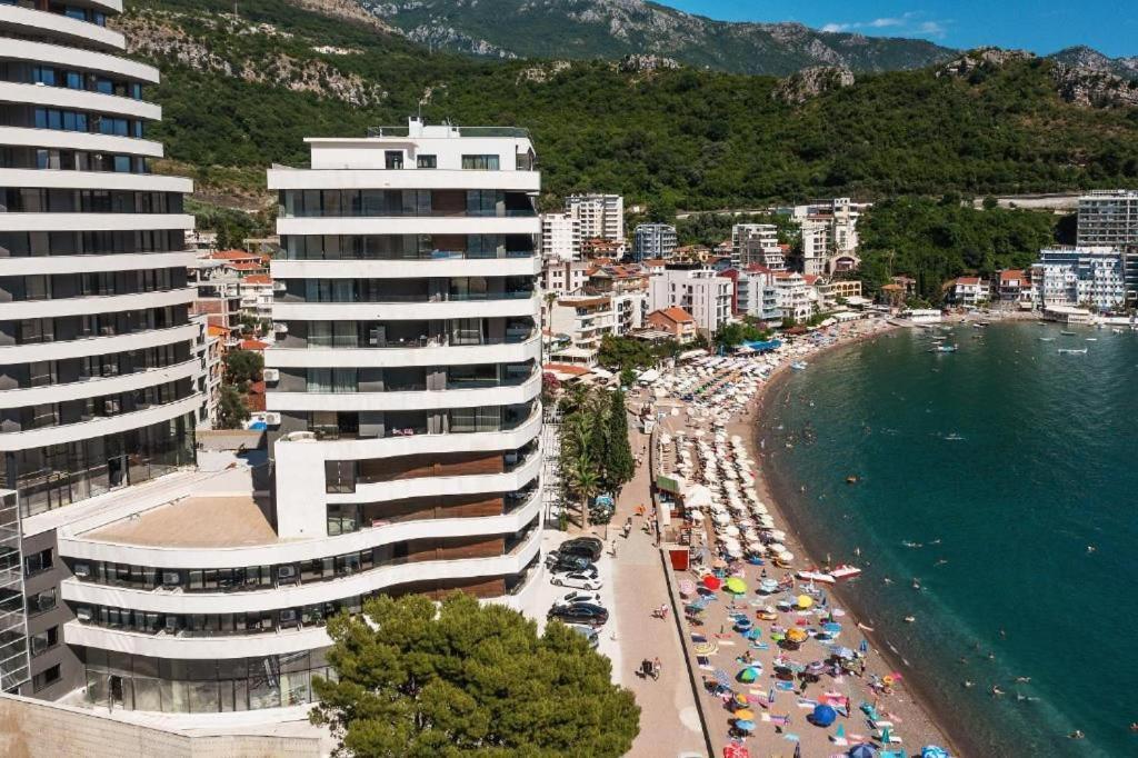 La Fiaba Rafailovici Apartment Bagian luar foto